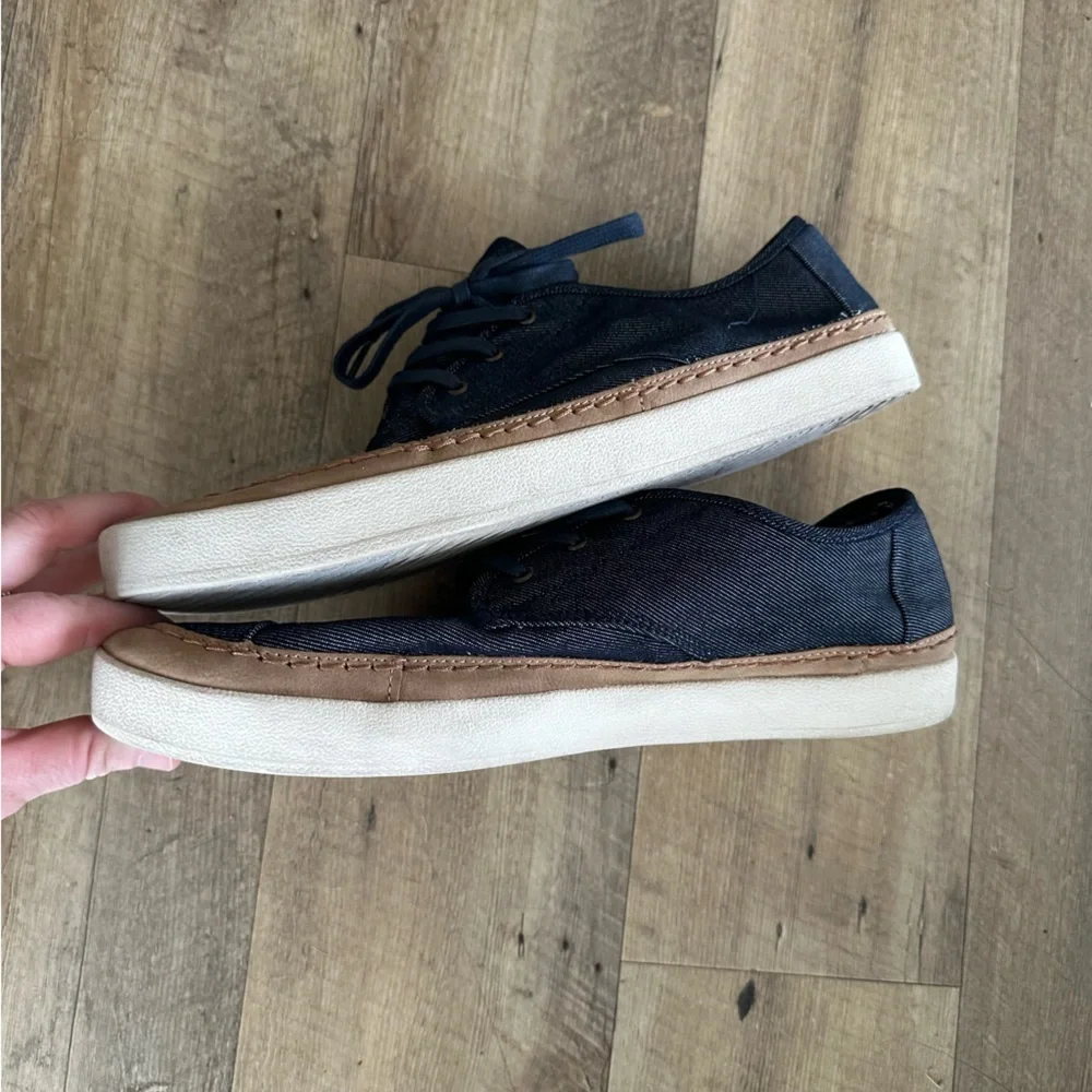 TOMS Paseo Trainers in Navy